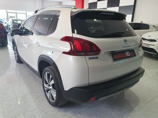 Peugeot 2008 1.2I. ALLURE