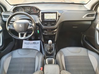 Peugeot 2008 1.2I. ALLURE