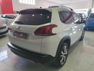 Peugeot 2008 1.2I. ALLURE