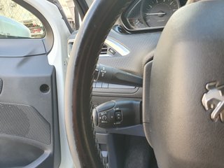 Peugeot 2008 1.2I. ALLURE