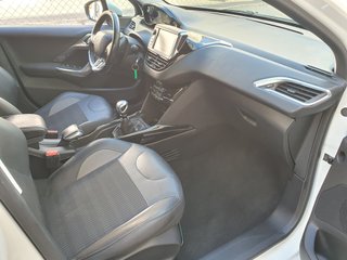 Peugeot 2008 1.2I. ALLURE