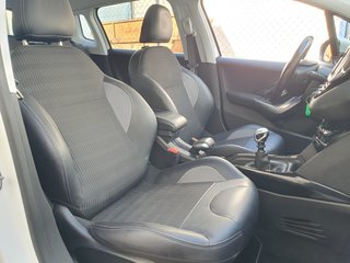 Peugeot 2008 1.2I. ALLURE