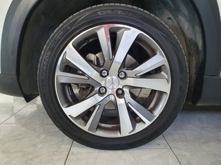 Peugeot 2008 1.2I. ALLURE
