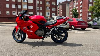 Hyosung GTR 125 Roja Deportiva