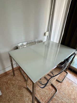 Mesa Comedor Cristal y Acero + 4 Sillas