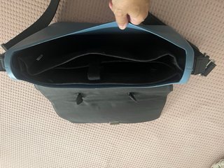 Portadocumentos O bag negro y azul