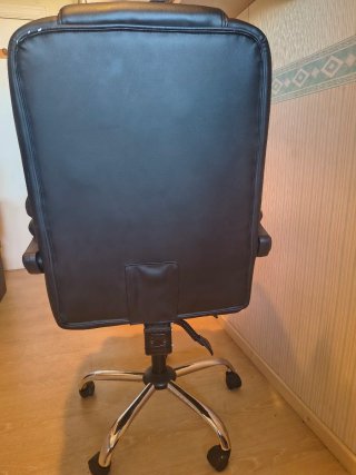 Silla de oficina ergonómica negra