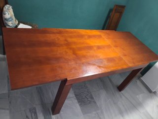 Mesa de comedor de madera