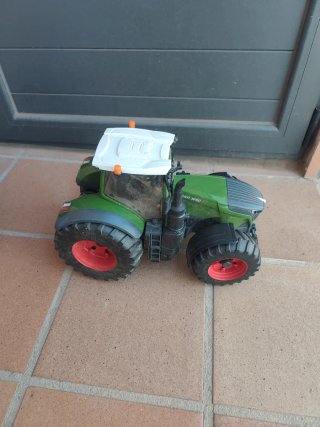 Regalo ultima foto,ver Tractor Siku Control 1:32 C