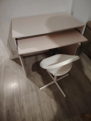 Escritorio infantil rosa con silla