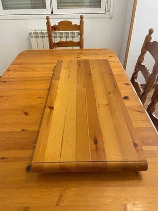 Mesa de madera extensible con 6 sillas