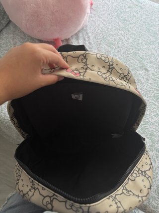 Mochila Hello Kitty Pull & Bear Beige.