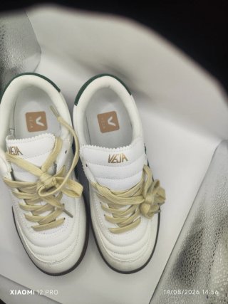 Zapatillas Veja Blancas y Verdes Talla 39