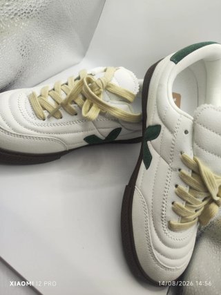 Zapatillas Veja Blancas y Verdes Talla 39