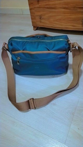 Bolso bandolera azul y camel