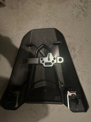 Tapa colín Honda CB650R Negra