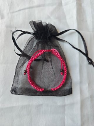 Pulsera Artesanal de Macramé Rosa Fucsia