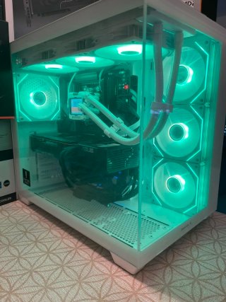 RYZEN 9 9950X + RTX 5080 + SSD 500GB + 32GB RAM