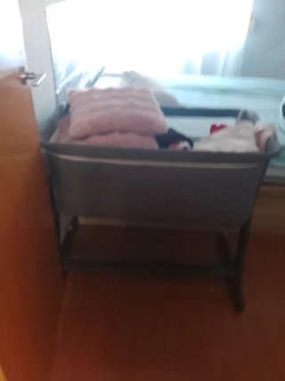 Cuna de bebé con colchón