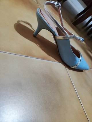 Scarpe eleganti azzurre con cinturino