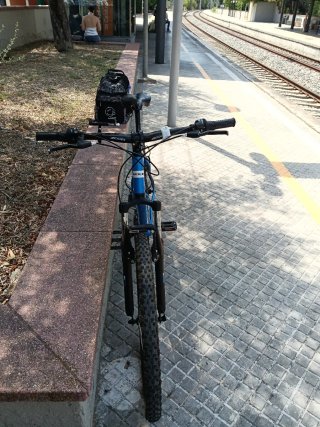 Bicicleta de montaña azul