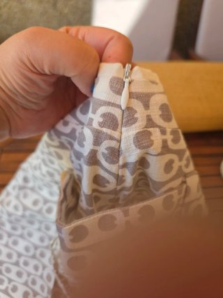 Minifalda estampada beige, gris, topo.