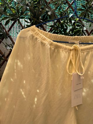 Pantalón ancho amarillo