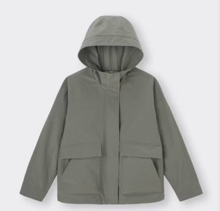 Parka verde con etiqueta