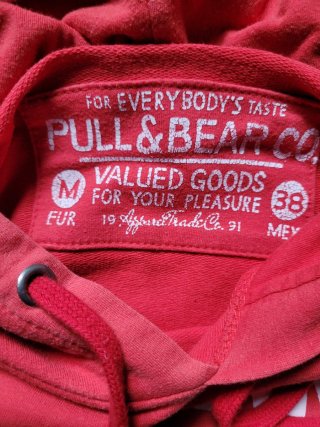 Sudadera Pull & Bear con capucha roja
