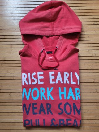Sudadera Pull & Bear con capucha roja