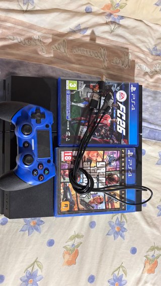 PS4 con 2 juegos: FC26 y GTA V