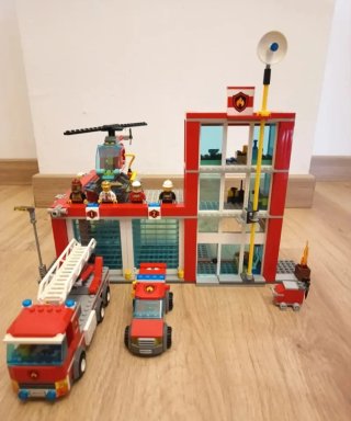 Lego Estación de Bomberos con Vehículos