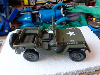 Coche a escala 1:18
