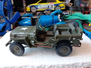 Coche a escala 1:18