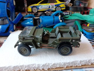 Coche a escala 1:18