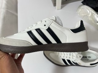 Zapatillas Adidas Negro y Blanco