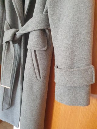 Abrigo Tintoretto Gris con Capucha y Cinturón