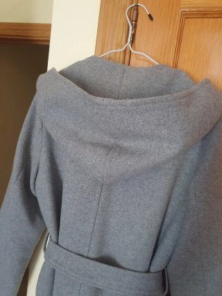 Abrigo Tintoretto Gris con Capucha y Cinturón