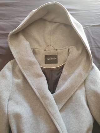 Abrigo Tintoretto Gris con Capucha y Cinturón