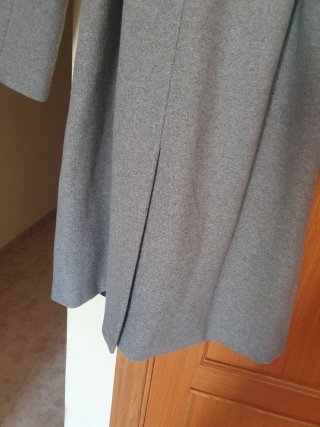 Abrigo Tintoretto Gris con Capucha y Cinturón