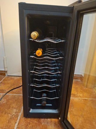 Nevera Vinoteca 12 Botellas. Marca Cavanosa.