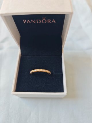 Anillo Pandora Alianza Corazones y Circonitas