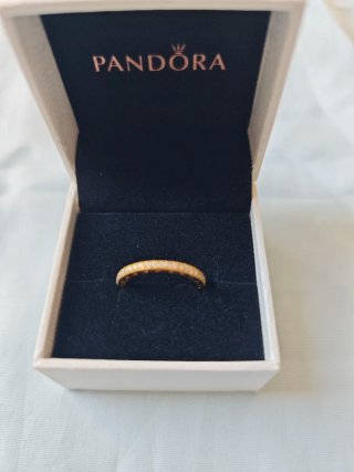 Anillo Pandora Alianza Corazones y Circonitas