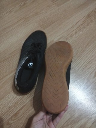 Zapatillas Fútbol Sala Kipsta Negras Blancas