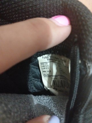 Zapatillas Fútbol Sala Kipsta Negras Blancas