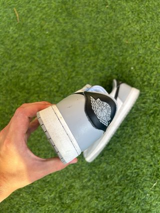 Jordan 1 Low OG Baron Wolf Grey Talla 43