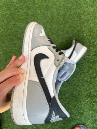 Jordan 1 Low OG Baron Wolf Grey Talla 43