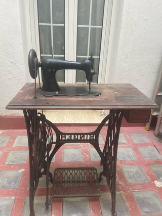 Máquina de coser Singer antigua (funciona)