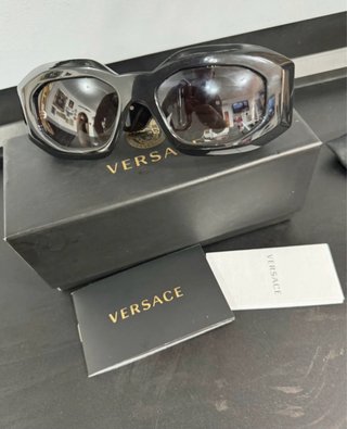 Gafas de Sol Versace 4425U Negras y Doradas