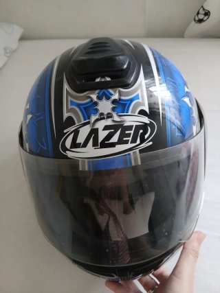 Casco de moto Lazer azul y negro